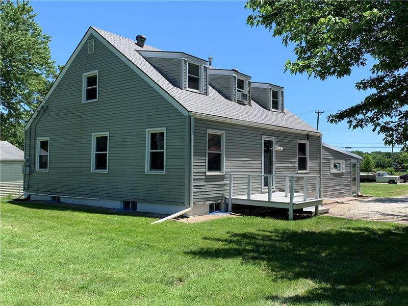 803 E 11th St, Ottawa, KS 66067