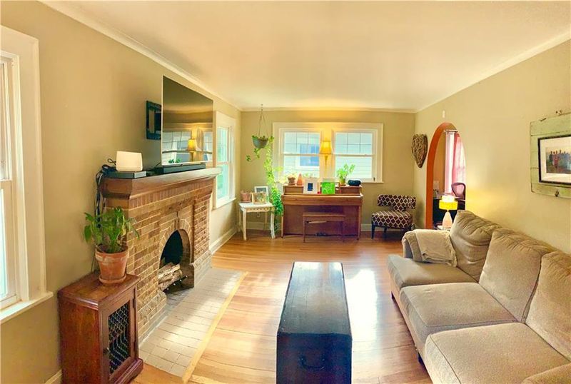 424 E 70th St, Kansas City, MO 64131