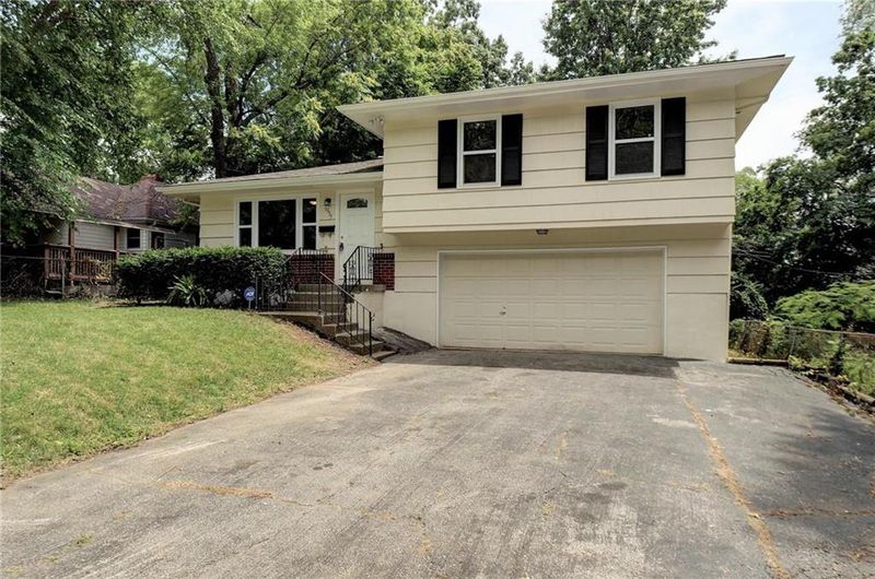 1339 E 82nd St, Kansas City, MO 64131