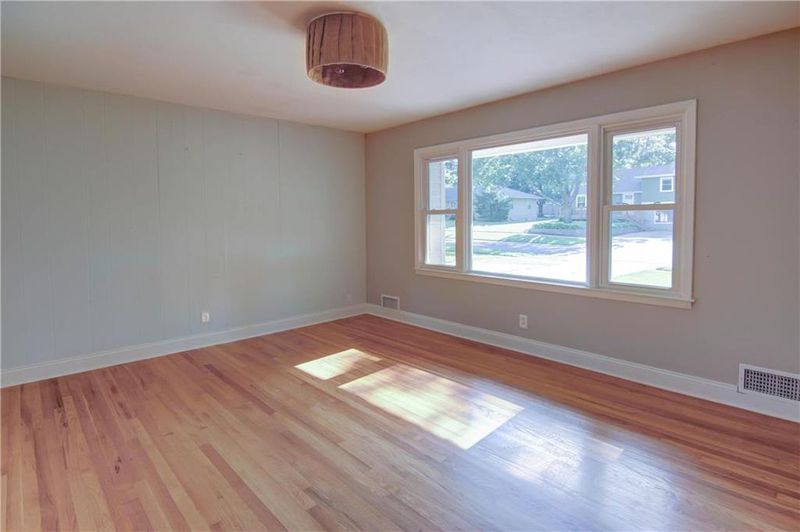 8720 Marty Ln, Overland Park, KS 66212