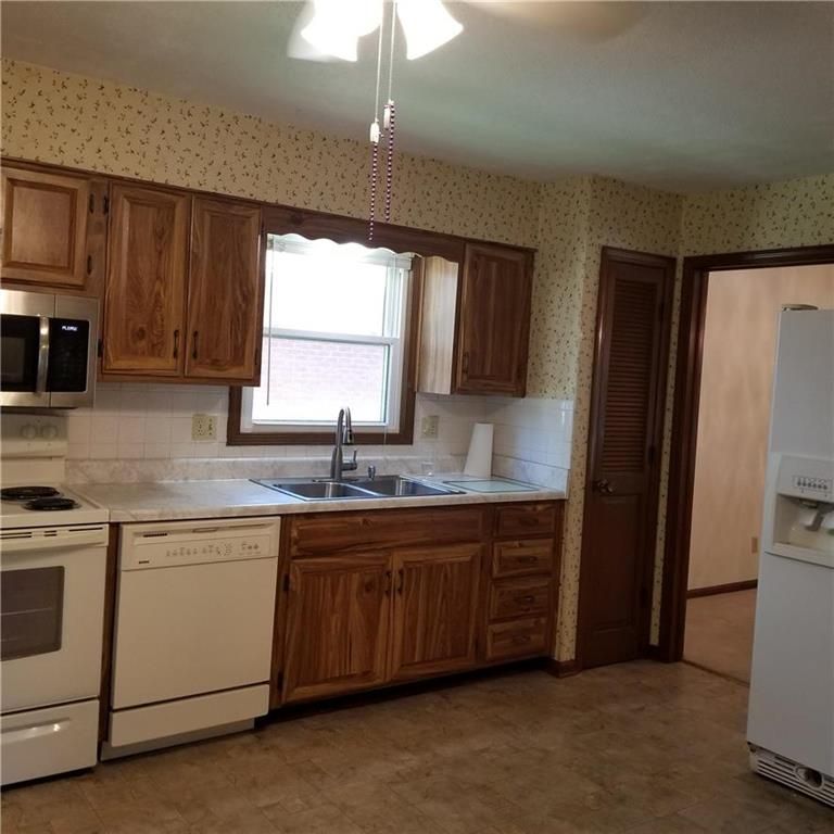 711 NW 10th St, Blue Springs, MO 64015