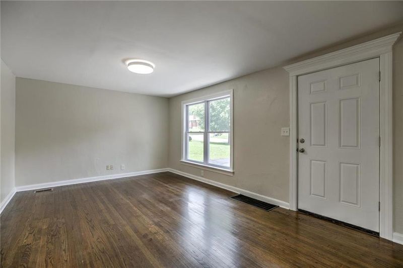 1325 E 66th Ter, Kansas City, MO 64131