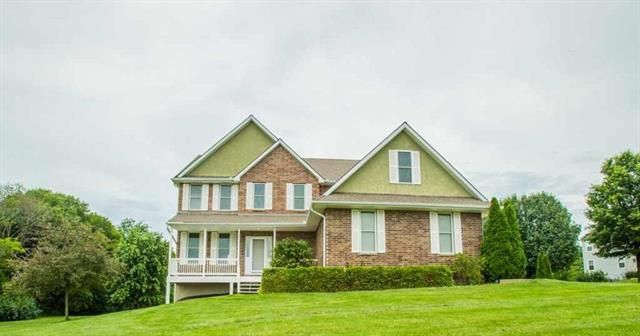 14906 Lake Pointe Ct, Liberty, MO 64068