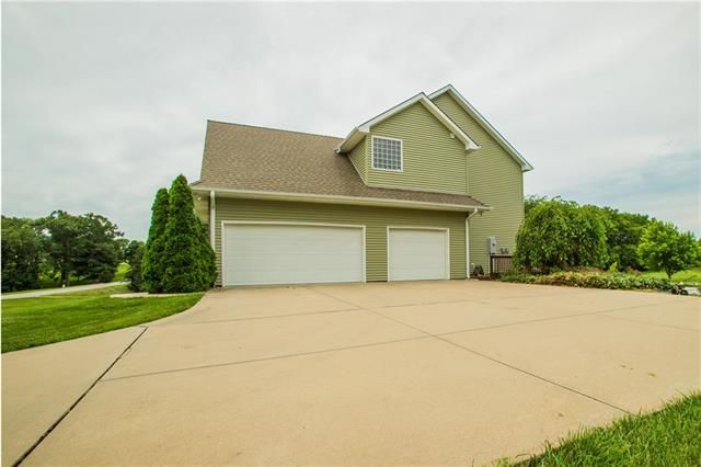 14906 Lake Pointe Ct, Liberty, MO 64068