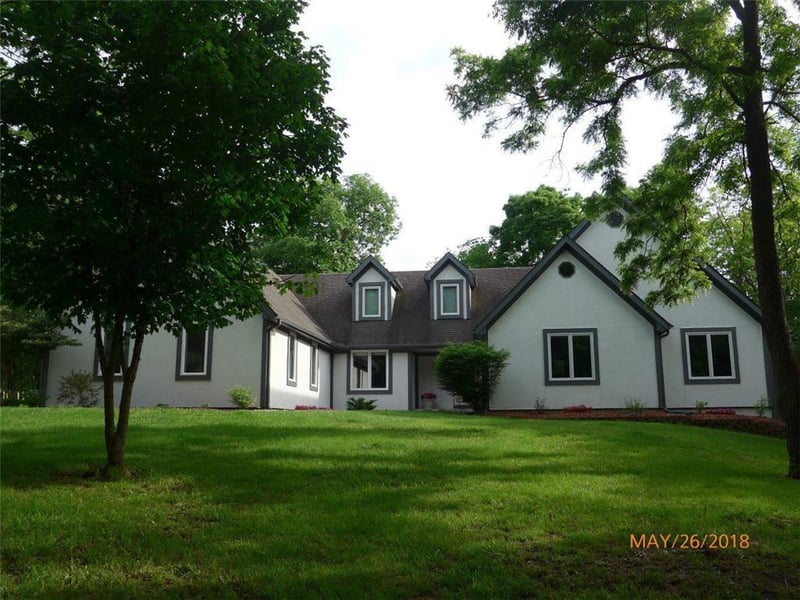 3701 NE 100th St, Kansas City, MO 64156