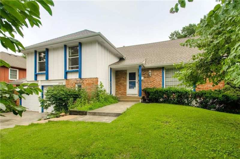 1113 Queens Pl, Kansas City, MO 64131