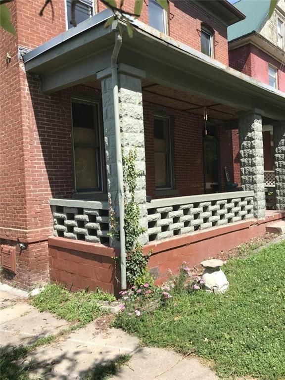 618 S 11th St, St Joseph, MO 64501