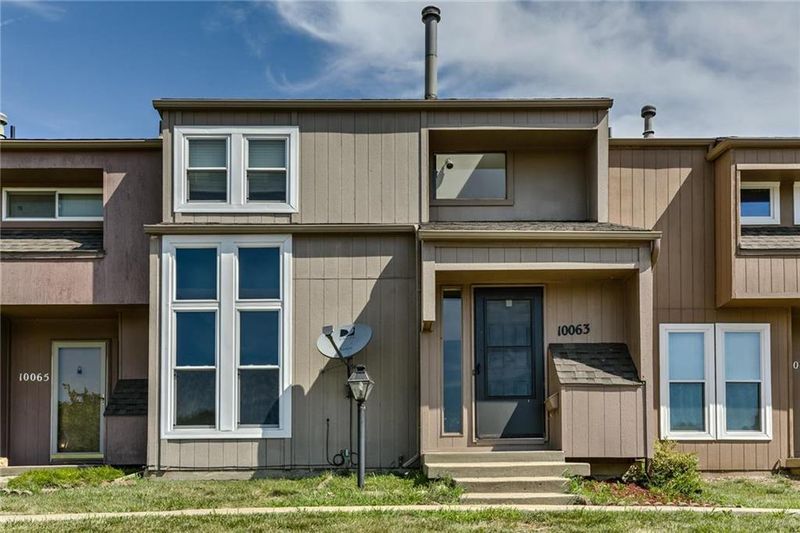 10063 N Locust St, Kansas City, MO 64155