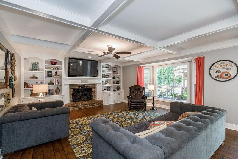 11539 Hadley St, Overland Park, KS 66210
