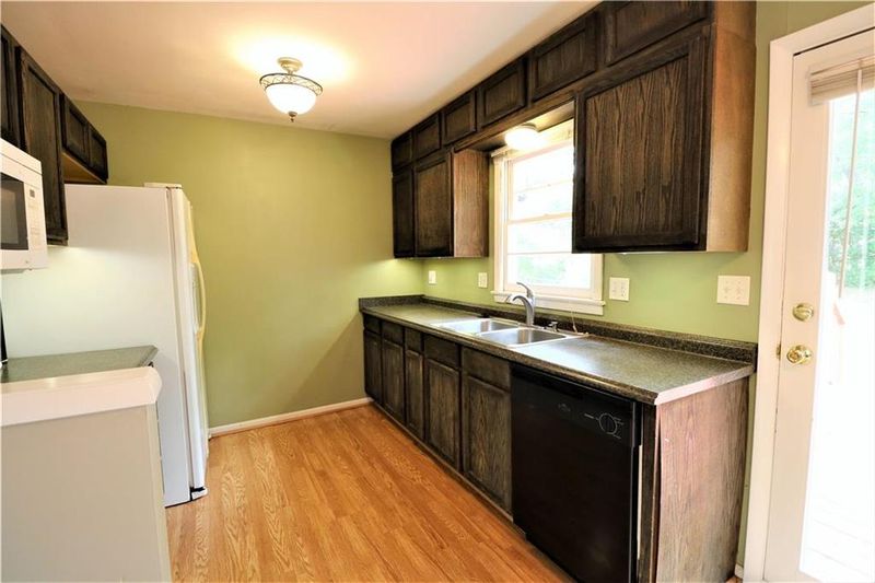 3508 E 107th Ter, Kansas City, MO 64137
