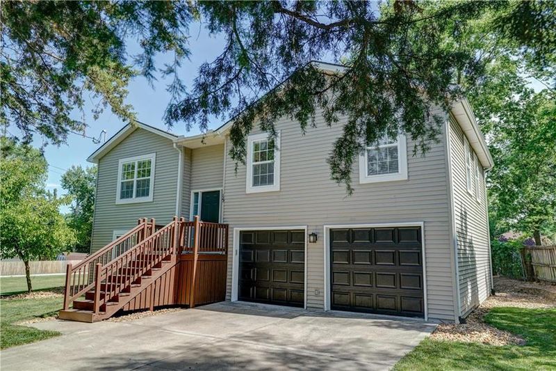 15 NE 88th St, Kansas City, MO 64155