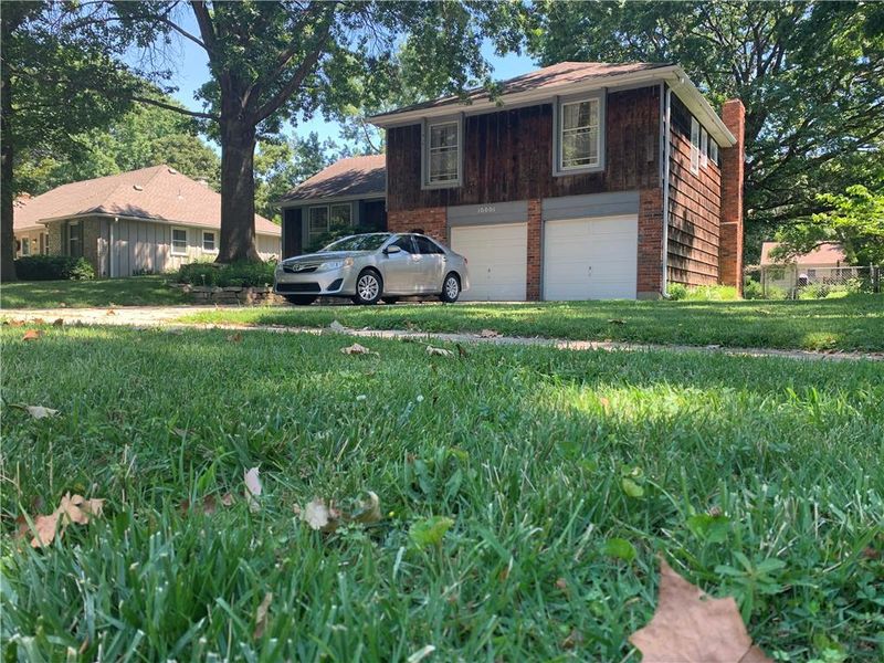 10001 Bluejacket Dr, Overland Park, KS 66214