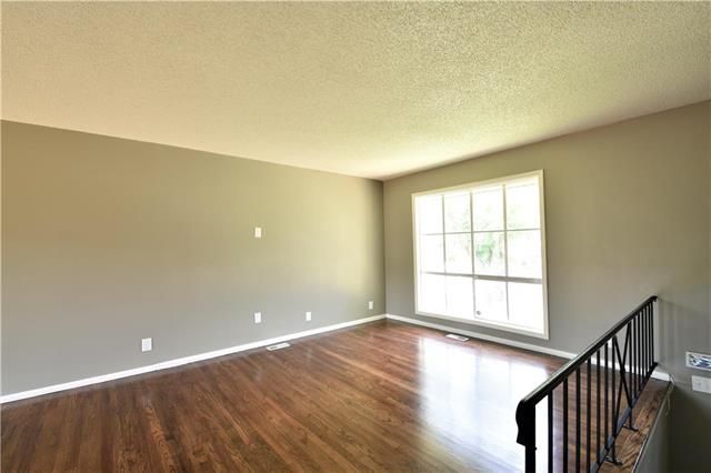 8207 E 93rd Ter, Kansas City, MO 64138