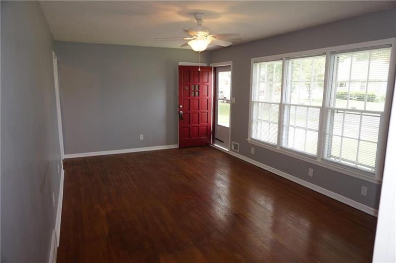 12407 E 49th St, Independence, MO 64055