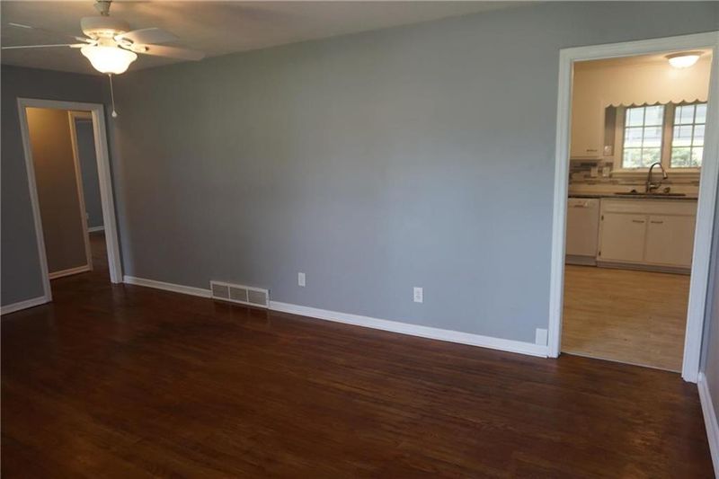 12407 E 49th St, Independence, MO 64055