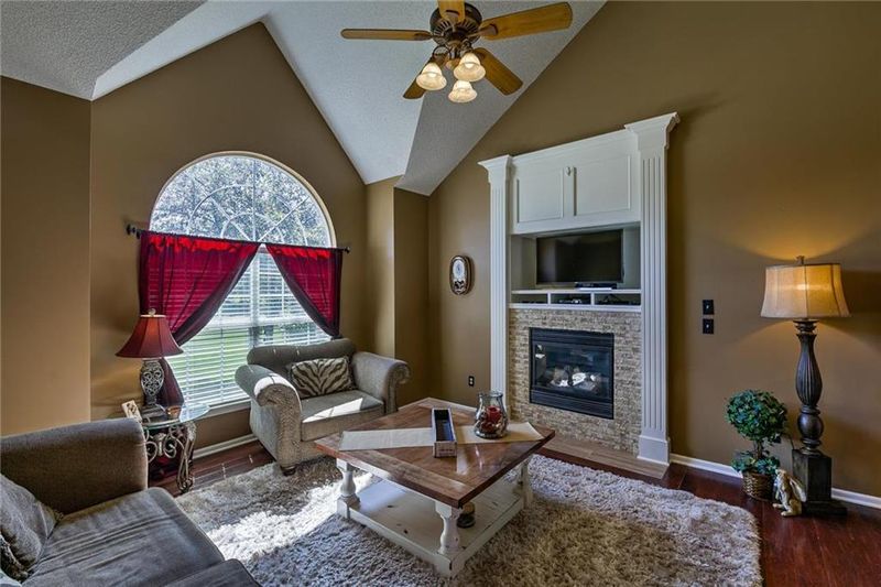 10312 N Spruce Ave, Kansas City, MO 64156