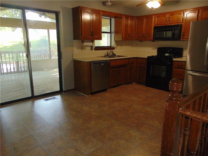 1329 Linden Rd, Liberty, MO 64068