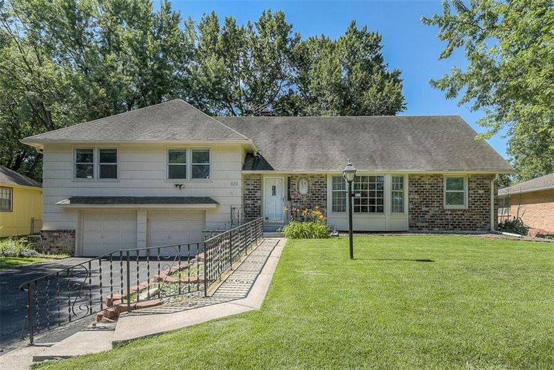 623 E 106th St, Kansas City, MO 64131