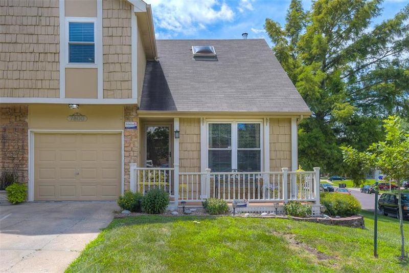 7800 Grant Ln, Overland Park, KS 66204