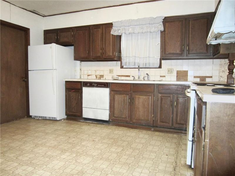 3517 E 46th St, Kansas City, MO 64130