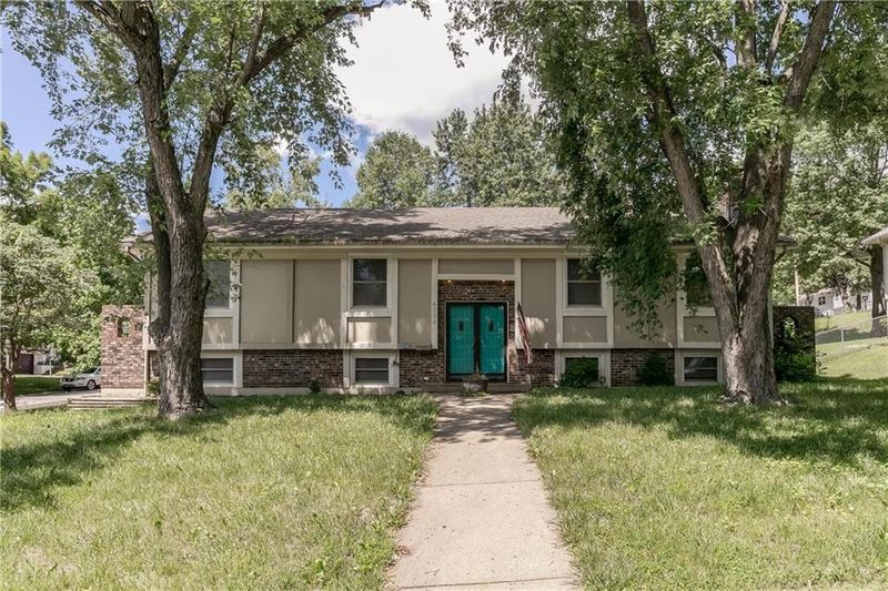 6132 Larson Ave, Kansas City, MO 64133