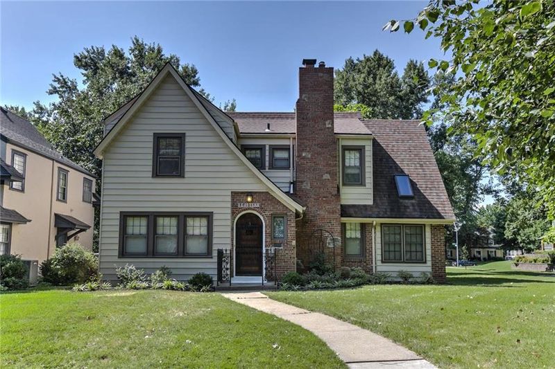 3 E 69th Ter, Kansas City, MO 64113