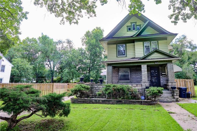 3225 E 29th St, Kansas City, MO 64128