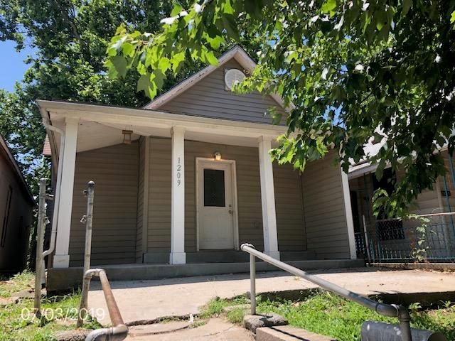 1209 W 20th Ter, Kansas City, MO 64108