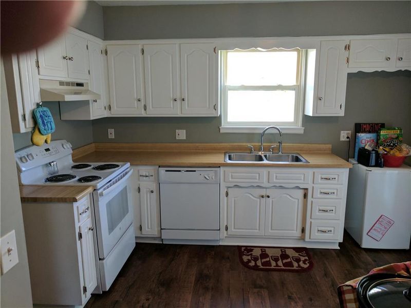 325 N Olathe View Rd, Olathe, KS 66062
