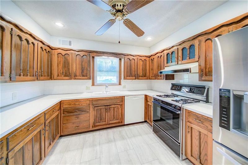 8319 Grant Ave, Overland Park, KS 66212