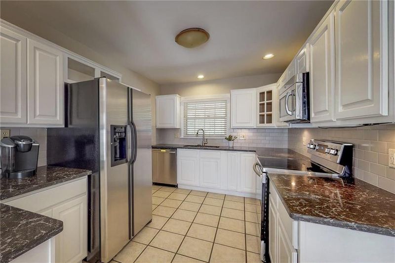 9507 Roe Ave, Overland Park, KS 66212