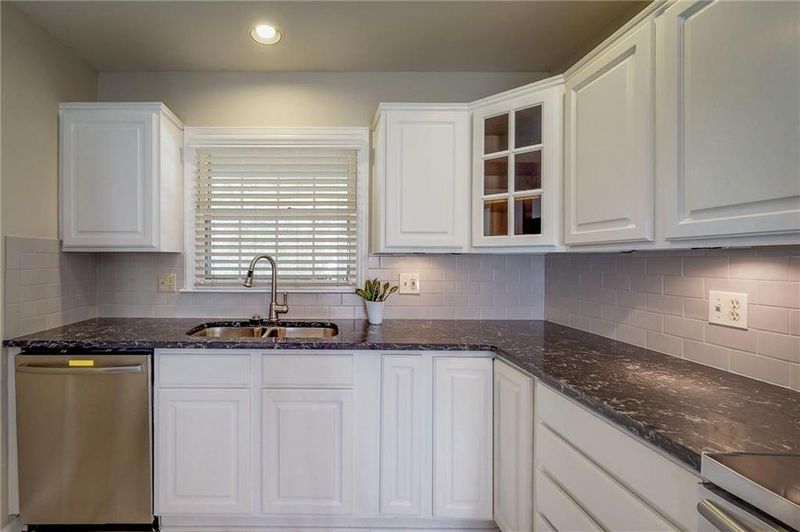 9507 Roe Ave, Overland Park, KS 66212