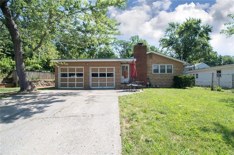 3941 N Cherry St, Kansas City, MO 64116