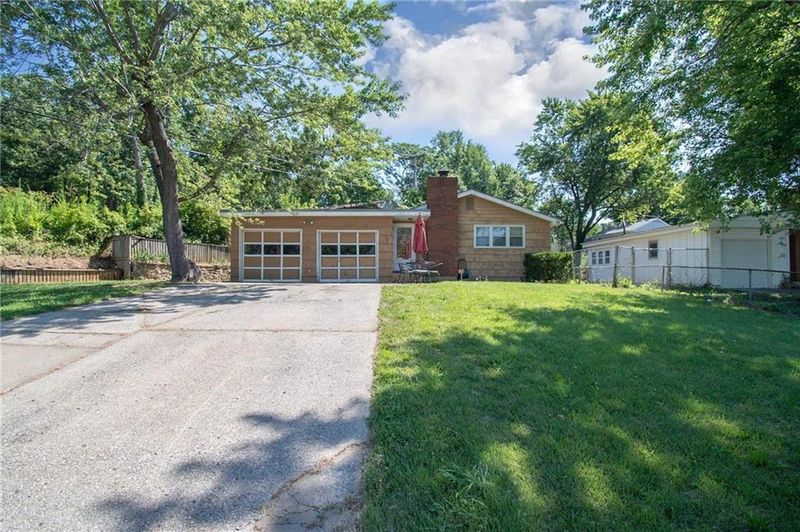 3941 N Cherry St, Kansas City, MO 64116