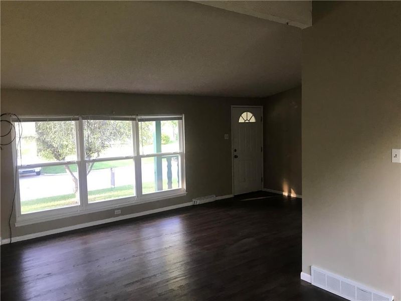 512 Silverado Trl, Belton, MO 64012