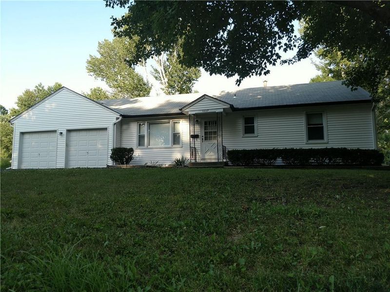 6607 N Forest Ave, Gladstone, MO 64118