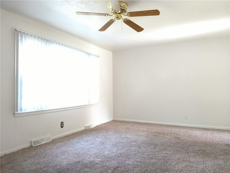 6607 N Forest Ave, Gladstone, MO 64118