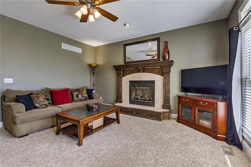 7809 N Hull Ave, Kansas City, MO 64151