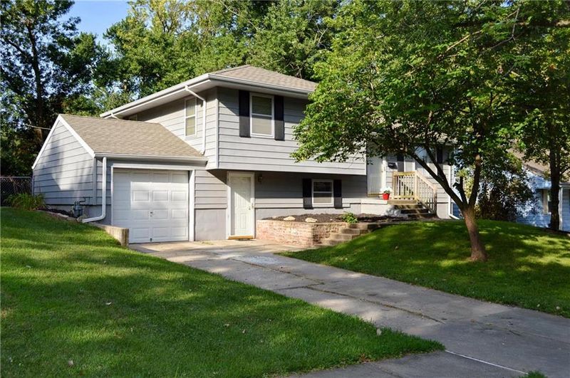 7719 NE 56th St, Kansas City, MO 64119