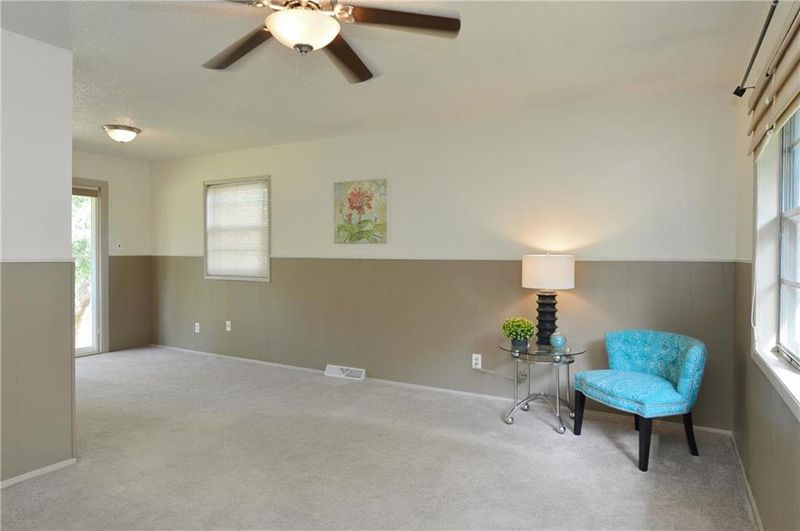 7719 NE 56th St, Kansas City, MO 64119