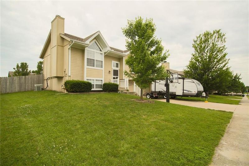 1303 Magnolia Dr, Greenwood, MO 64034