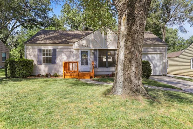 7526 Lowell Ave, Overland Park, KS 66204