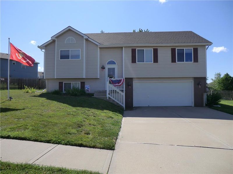 11631 N Windsor Ave, Kansas City, MO 64157