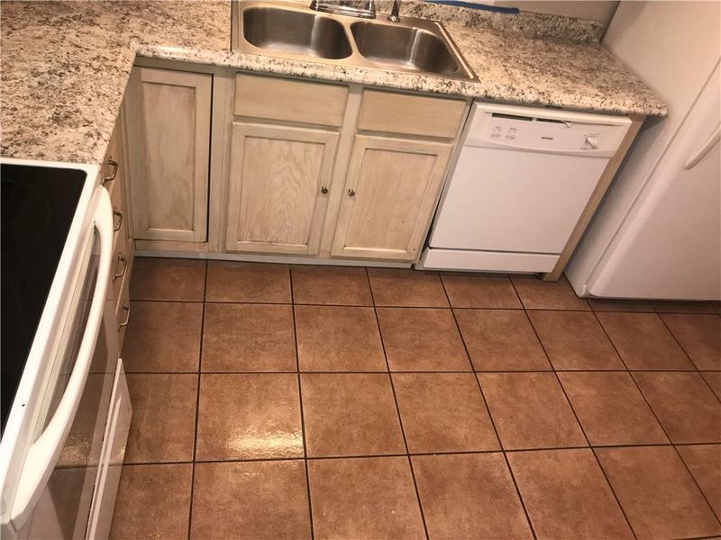 4534 N Locust St, Kansas City, MO 64116