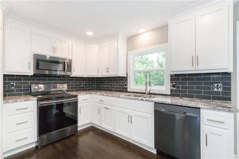 5507 W 99th Ter, Overland Park, KS 66207