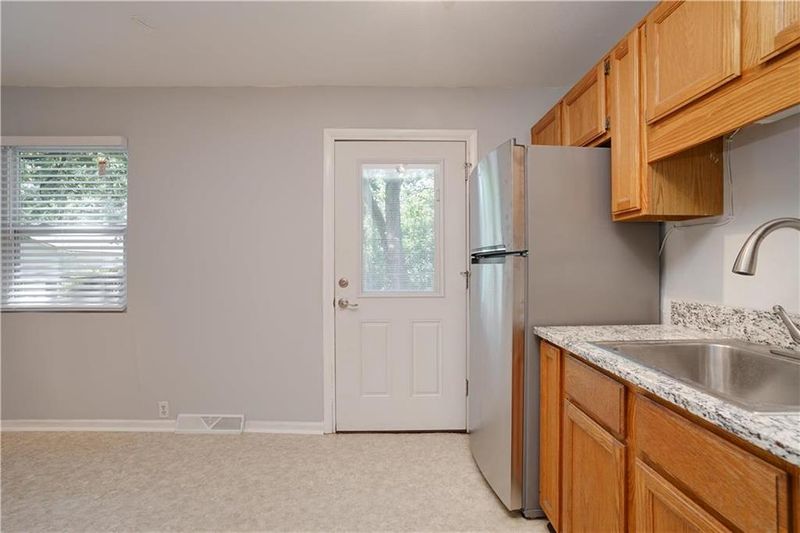 8915 W 99th Ter, Overland Park, KS 66212