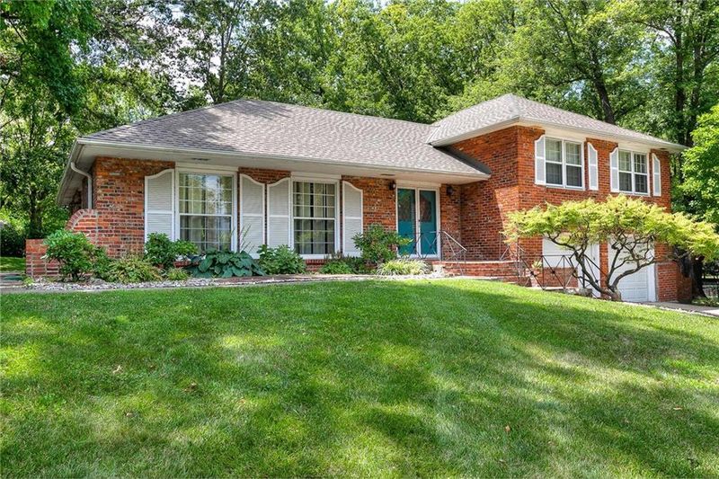 4228 N Baltimore Ct, Kansas City, MO 64116