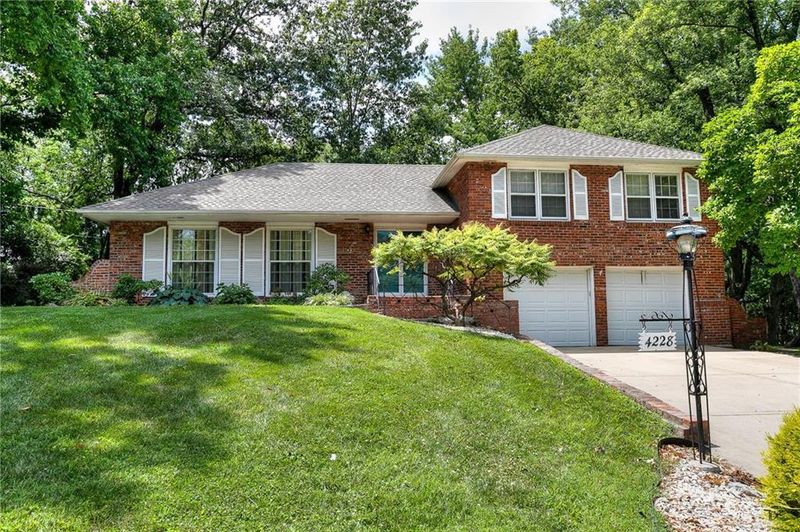 4228 N Baltimore Ct, Kansas City, MO 64116