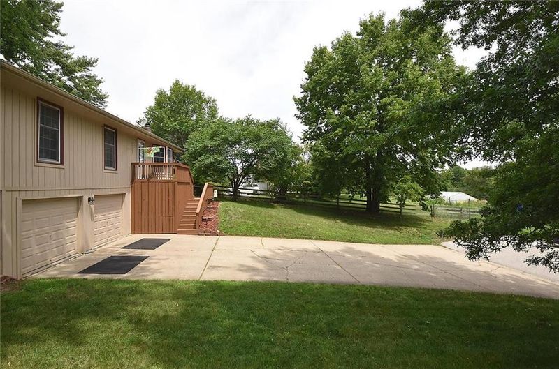 14680 Clemstone Dr, Platte City, MO 64079