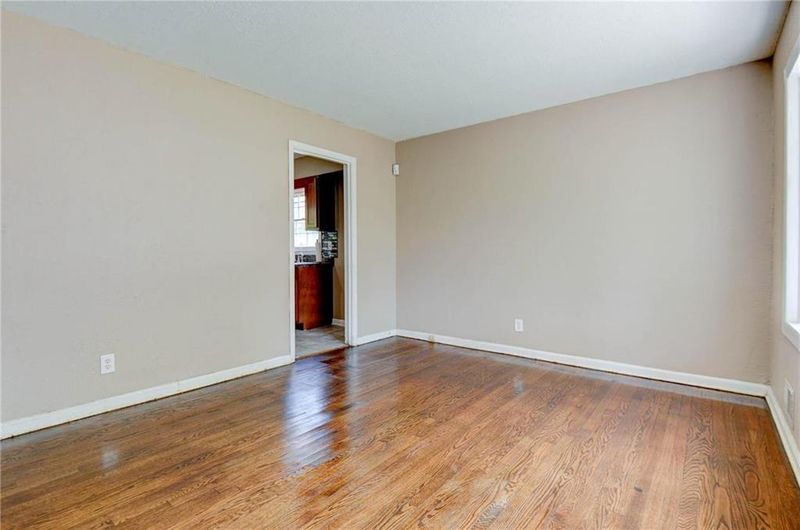 4210 E 61st St, Kansas City, MO 64130
